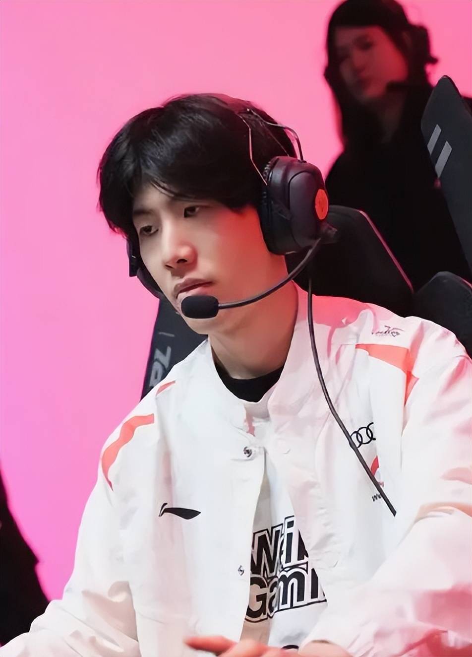 它需要靠每 它需要靠每